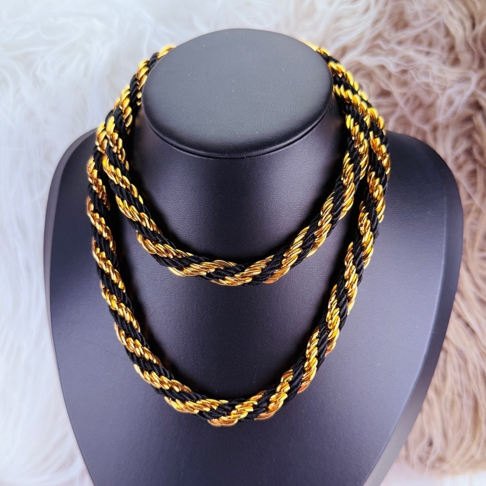 Gorgeous vintage Goldton and Black Twisted Rope Necklace - Picture 9 of 11